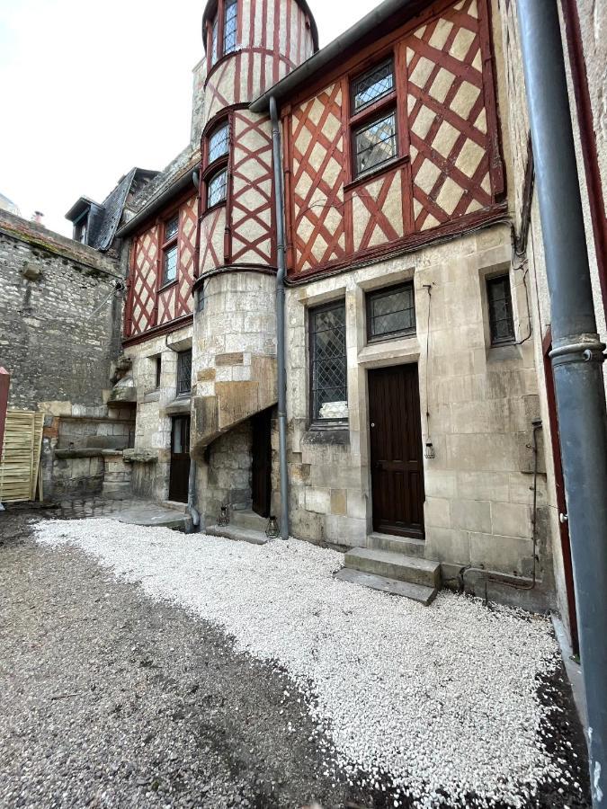 Le Petit Chateau Du Docteur Cambournac Bourges Exteriér fotografie